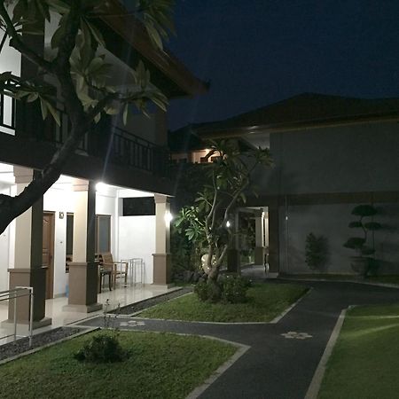 Agung Cottages Кута Экстерьер фото